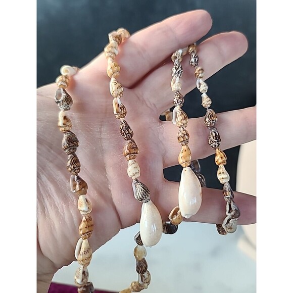 Vintage Shell Beaded Necklace - Picture 4 of 10